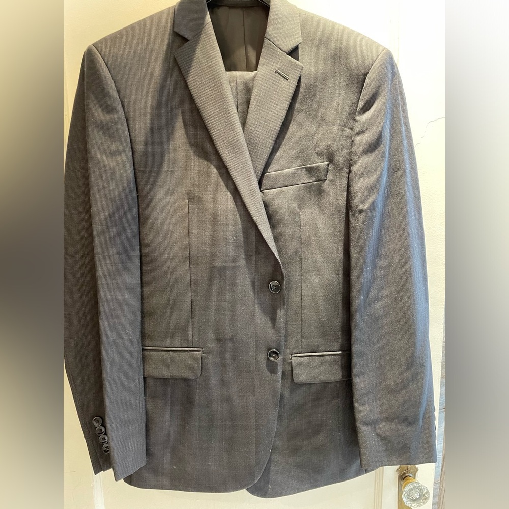 Men’s 2-piece suit. Classic design.